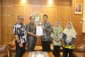 KPU Ketapang Sampaikan Usulan pengesahan dan Pengangkatan pasangan calon Bupati dan wakil Bupati Terpilih Kabupaten Ketapang Kepada DPRD