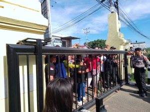 Aksi Unjuk Rasa Masyarakat Desa Pelanjau Jaya tutut hak dan keadilan.