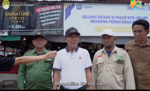 Menjelang Lebaran Wakil Bupati Ketapang lakukan sidak dipasar tradisional terkait ketersedian barang pangan, ditemukan kemasan minyak goreng adanya kecurangan takaran