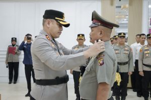 Kapolres Ketapang Pimpin Upacara Kenaikan Pangkat Pengabdian IPDA Suharsoyo
