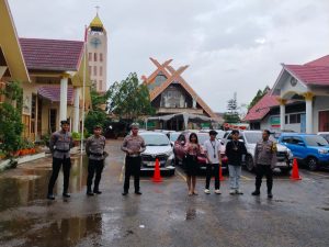 Personel Polres Ketapang Laksanakan Pengamanan Misa Minggu Suci  Paskah di Sejumlah  Gereja