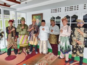 Pengurus DPD POM Ketapang Bersilaturahmi ke Kediaman KH. Faisal Maksum, Menyerap Nasehat untuk Pembangunan Ketapang
