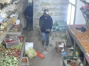 Toko sembako dibobol Maling, terekam CCTV