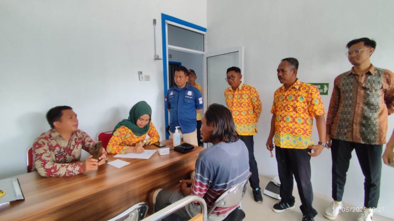 Meresahkan Warga Dan Pengunjung Pasar Baru Karena Lakukan Tindakan Premanisme, Seorang Pria Di Amankan Ke Polres Ketapang