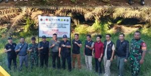 Tim Tindak Pidana Khusus Kejaksaan Negeri Ketapang, bersama Satuan Tugas Penertiban Kawasan Hutan, melaksanakan penertiban kawasan Hutan
