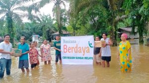 PT BGA Wilayah 10 Sungai Melayu Membantu Warga Terdampak Banjir dengan Bantuan Sembako