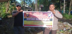 Polsek Jelai Hulu Peringatkan Masyarakat Desa Deranuk Jaga Lingkungan dari Kebakaran Hutan