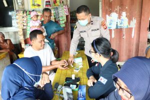 Polres Ketapang Berikan Pemeriksaan Kesehatan GRATIS Kepada Sopir Dan Pekerja Pelabuhan