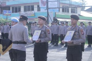 Laksanakan Upacara PTDH, Kapolres Ketapang Tekankan Untuk Menjadi Pengingat Bagi Anggota Lainnya