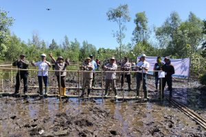 Kapolsek Matan Hilir Utara Hadiri Kegiatan Launching Penanaman 6.000 Bibit Mangrove di Kecamatan Matan Hilir Utara