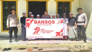 Dalam Rangka HUT Bhayangkara ke-79, Kapolsek Matan Hilir Selatan Laksanakan Bakti Sosial di Ponpes dan Masyarakat Kurang Mampu
