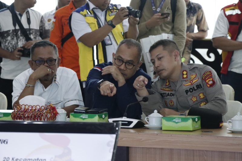 Dukung Pembangunan Kabupaten Ketapang, Kapolres Ketapang Hadiri Rapat Kerja Bersama Komisi V DPR RI Di Kantor Bupati Ketapang