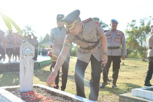 Jelang Peringatan Hari Bhayangkara ke-79, Polres Ketapang Laksanakan Ziarah dan Tabur Bunga di TMP Tanjungpura Ketapang