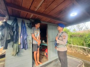Personel Sat Polairud Polres Ketapang Sambangi Kapal TB Megatama, Imbau Tingkatkan Keselamatan di Perairan