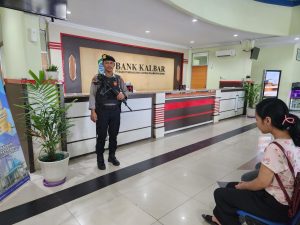 Personel Sat Samapta Polres Ketapang Laksanakan Pengamanan di Objek Vital Bank Kalbar