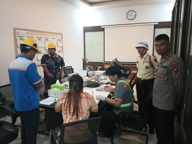 Polsek Nanga Tayap Laksanakan Pengamanan Tes Urine Karyawan di PT. Lanang Sawit Emas