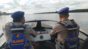 Sat Polairud Polres Ketapang Himbau Crew Kapal TB Subur Mandiri Jaga Keselamatan dalam berlayar