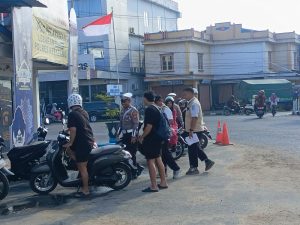 Polres Ketapang Gelar Razia Kendaraan di Pos Ale-Ale dalam Rangka Operasi Patuh Kapuas 2025