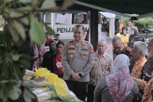 Polres Ketapang Adakan Gerakan Pangan Murah, Fasilitasi Warga Beli Beras Terjangkau