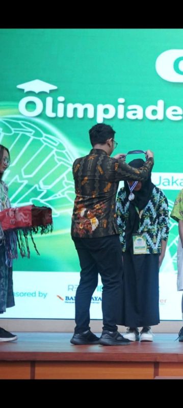 Pelajar  Pulau Maya Meraih Prestasi Gemilang di Olimpiade Genomik Indonesia 2025