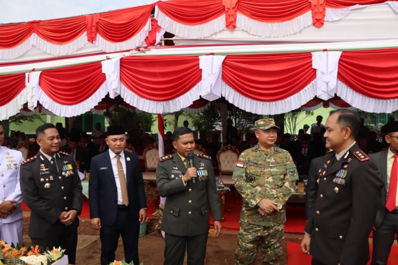 Bersama Pejabat Utamanya, Kapolres Ketapang Hadiri Pelaksanaan Upacara Peringatan HUT TNI Ke 80 Di Makodim 1203 Ketapang