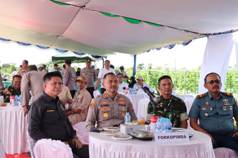 Dukung Swasembada Pangan, Polres Ketapang Laksanakan Penanaman Jagung Serentak Kuartal IV Di Kecamatan Muara Pawan