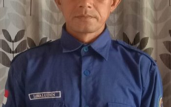 Gotong Royong Warga Desa Penjawaan Perbaiki Akses Utama Menyambut HUT RI ke-81